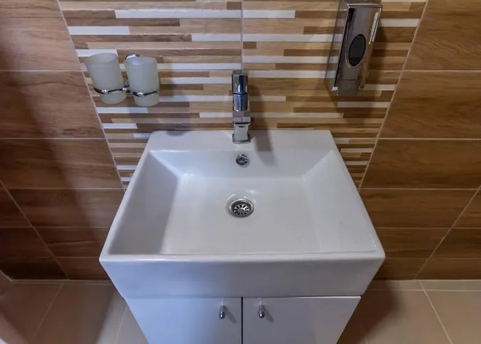 Andrija Lux 11 즐라티보