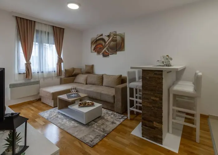 Andrija Lux 11 즐라티보