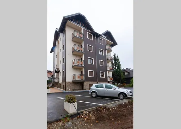 Andrija Lux 11 즐라티보