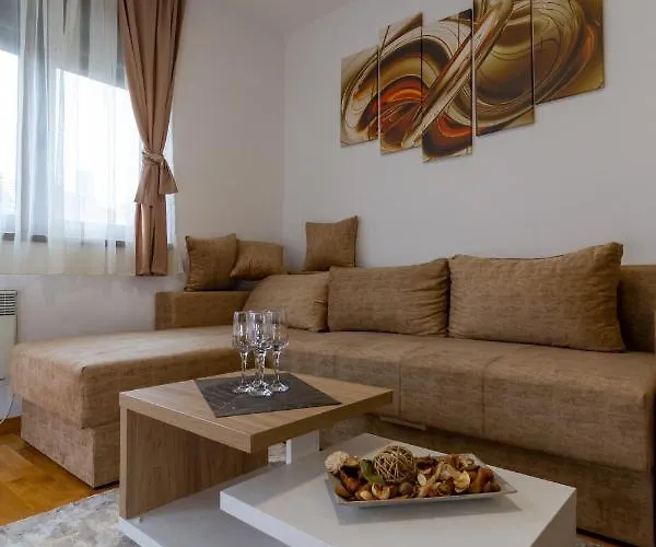 Andrija Lux 11 아파트